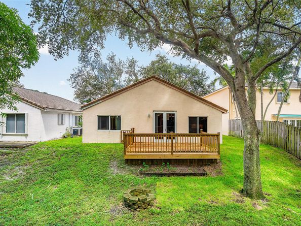1443 Banyan Cir, Pompano Beach FL 33069