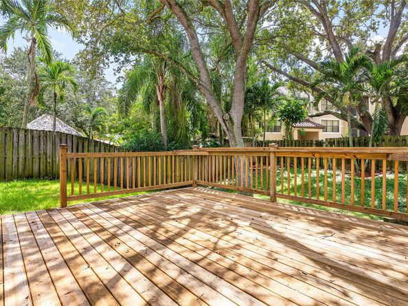 1443 Banyan Cir, Pompano Beach FL 33069