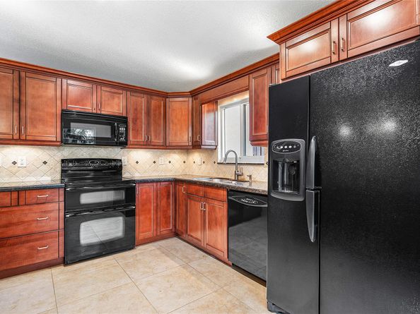 1443 Banyan Cir, Pompano Beach FL 33069