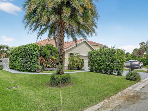 8541 Old Towne Way, Boca Raton FL 33433