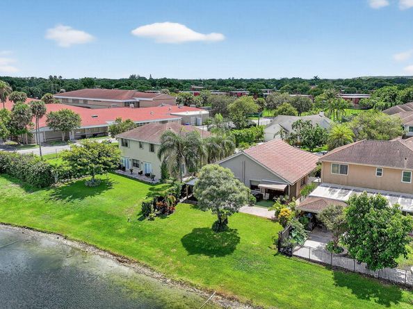 8541 Old Towne Way, Boca Raton FL 33433