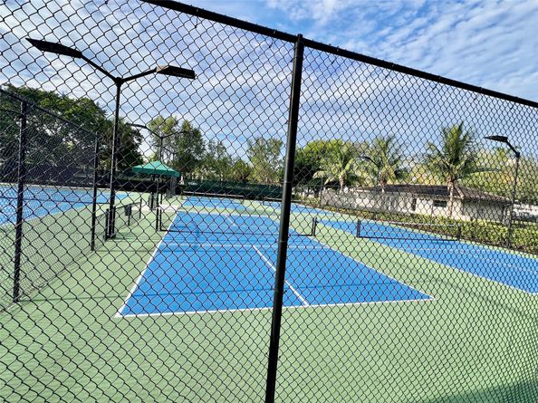 981 Hillcrest Ct 306, Hollywood FL 33021