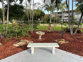 981 Hillcrest Ct 306, Hollywood FL 33021
