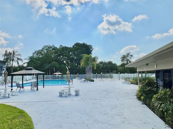 981 Hillcrest Ct 306, Hollywood FL 33021