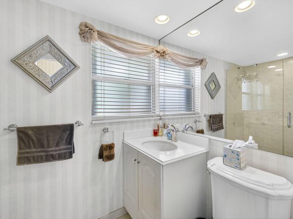 1221 Hillsboro Mile 15a, Hillsboro Beach FL 33062