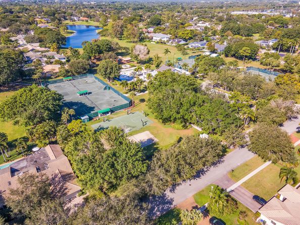 2932 Banyan Boulevard Circle NW, Boca Raton FL 33431