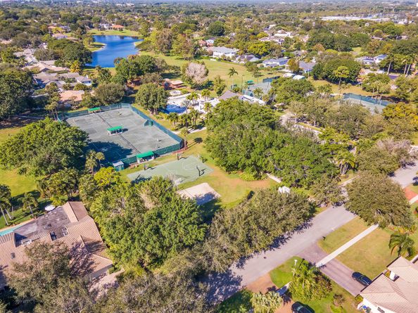 2932 Banyan Boulevard Circle NW, Boca Raton FL 33431