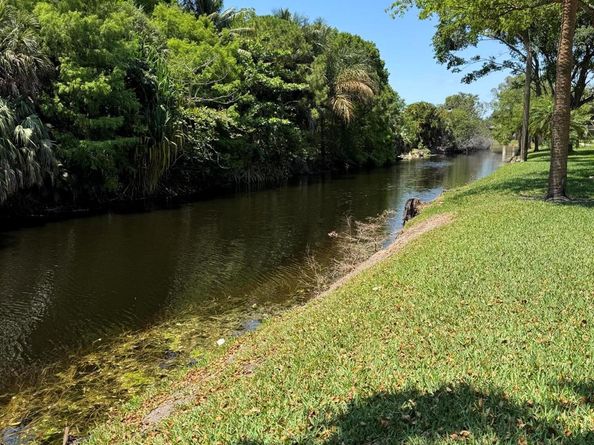 147 Deer Creek Boulevard 402, Deerfield Beach FL 33442