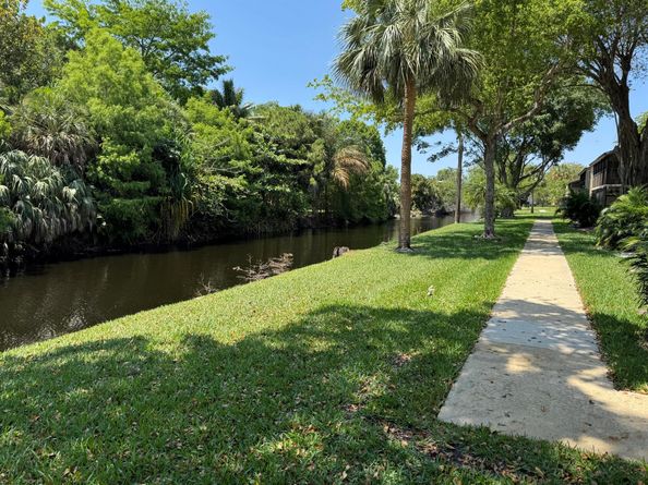 147 Deer Creek Boulevard 402, Deerfield Beach FL 33442