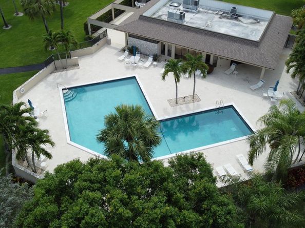 147 Deer Creek Boulevard 402, Deerfield Beach FL 33442
