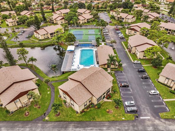 342 Pine Ridge Circle D2, Greenacres FL 33463