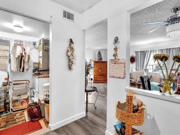 342 Pine Ridge Circle D2, Greenacres FL 33463