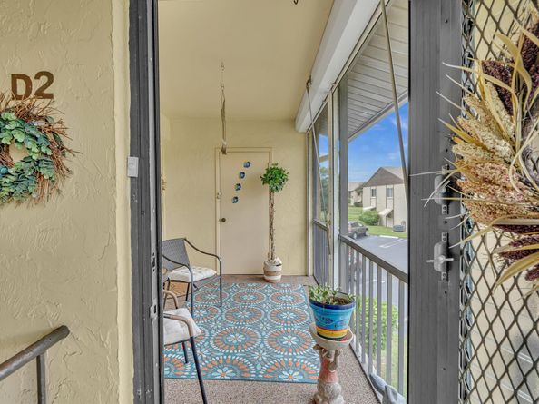 342 Pine Ridge Circle D2, Greenacres FL 33463
