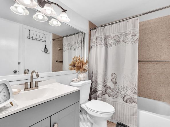 342 Pine Ridge Circle D2, Greenacres FL 33463