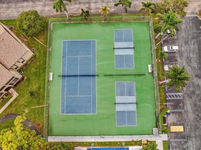 342 Pine Ridge Circle D2, Greenacres FL 33463