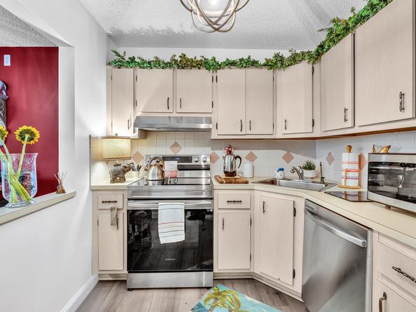 342 Pine Ridge Circle D2, Greenacres FL 33463