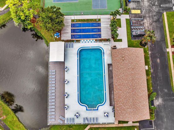 342 Pine Ridge Circle D2, Greenacres FL 33463