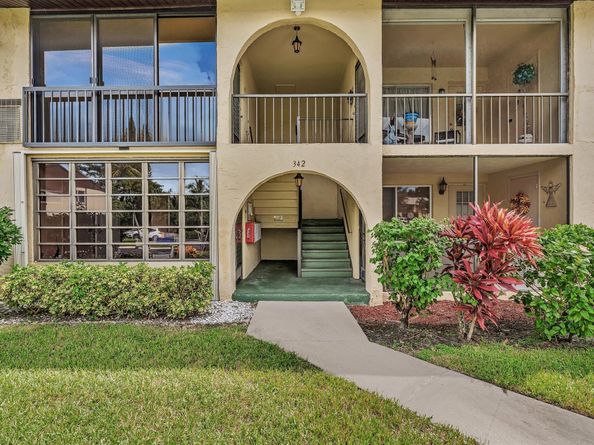 342 Pine Ridge Circle D2, Greenacres FL 33463