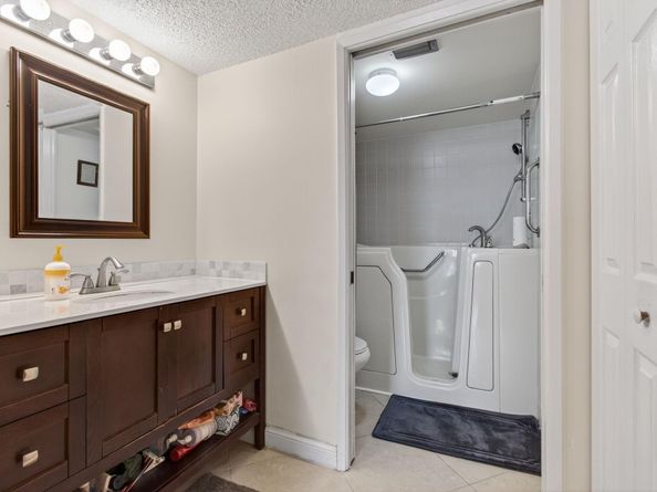 19000 Stewart Cir 4, Boca Raton FL 33496