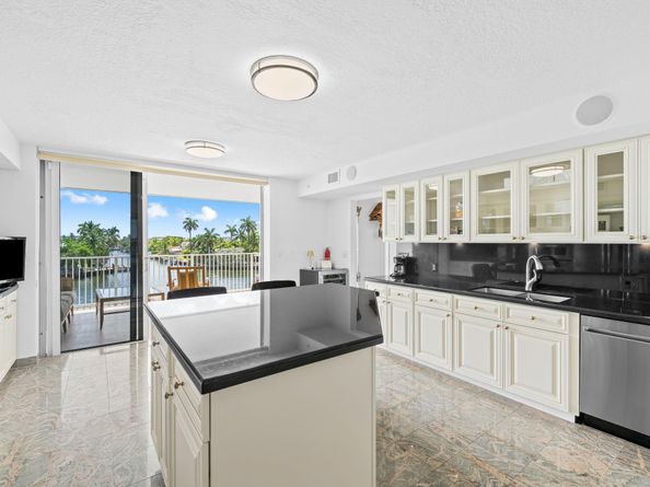 3100 NE 47th Ct 303, Fort Lauderdale FL 33308