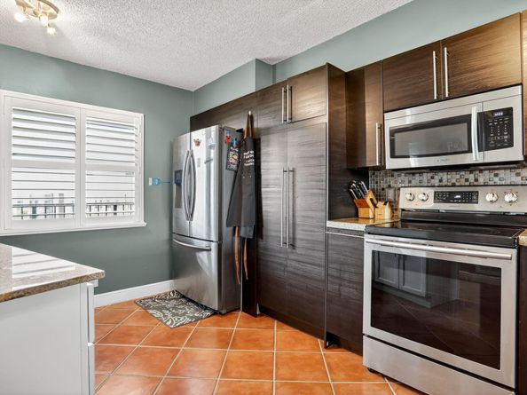 2202 S Cypress Bend Dr 906, Pompano Beach FL 33069