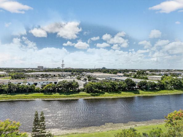2202 S Cypress Bend Dr 906, Pompano Beach FL 33069