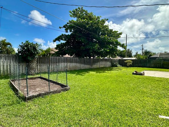 826 Palama Way, Lantana FL 33462