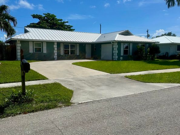 826 Palama Way, Lantana FL 33462