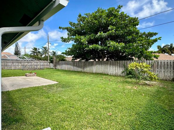 826 Palama Way, Lantana FL 33462