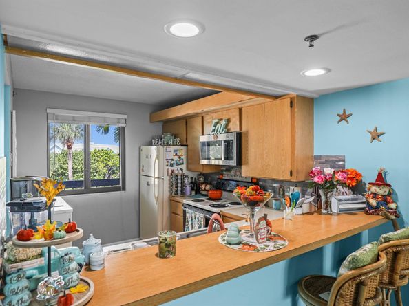 101 S Seas Drive 202, Jupiter FL 33477