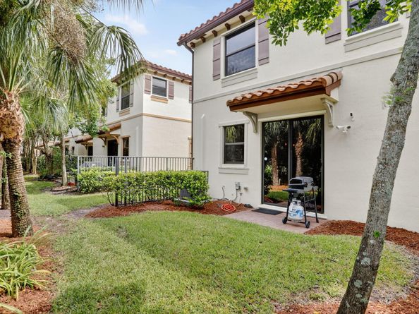 6951 Broadland Way, Coconut Creek FL 33073
