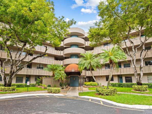 1000 Colony Point Cir 311, Pembroke Pines FL 33026