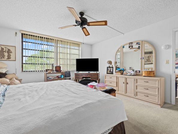 1000 Colony Point Cir 311, Pembroke Pines FL 33026