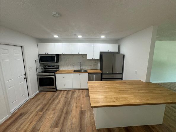 2200 NE 173rd Street, North Miami Beach FL 33160