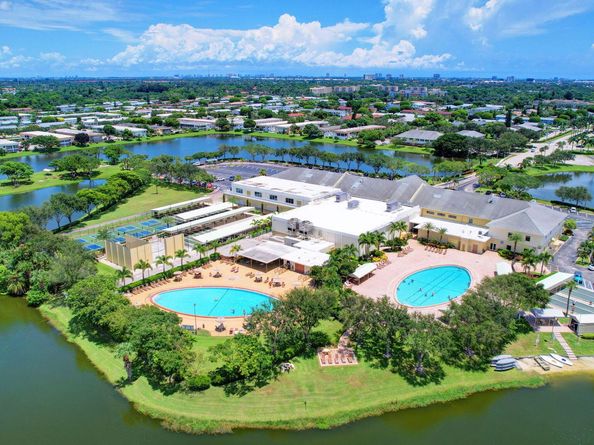 221 Coventry J, West Palm Beach FL 33417