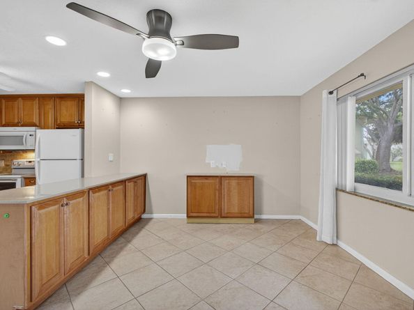 221 Coventry J, West Palm Beach FL 33417