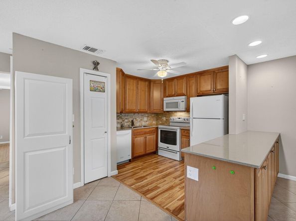 221 Coventry J, West Palm Beach FL 33417