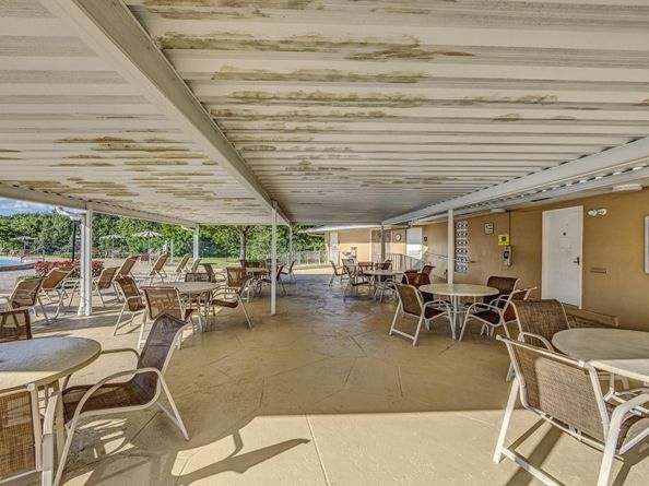 221 Coventry J, West Palm Beach FL 33417