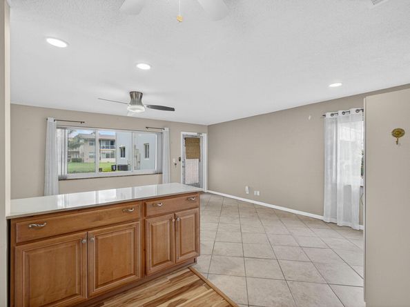 221 Coventry J, West Palm Beach FL 33417