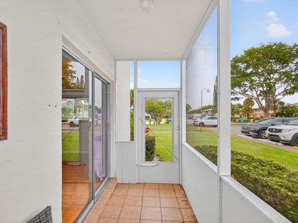 221 Coventry J, West Palm Beach FL 33417