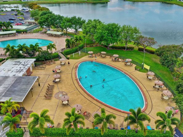 221 Coventry J, West Palm Beach FL 33417