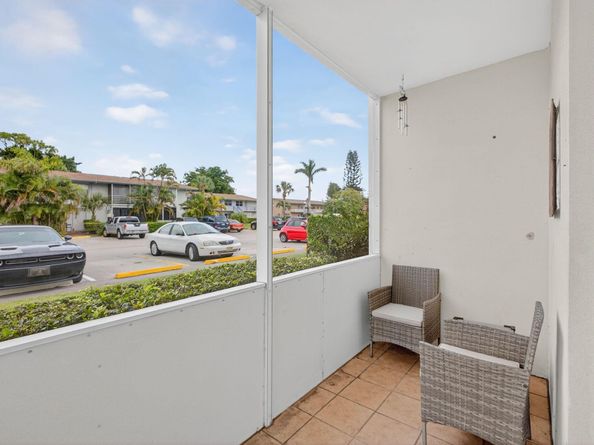 221 Coventry J, West Palm Beach FL 33417