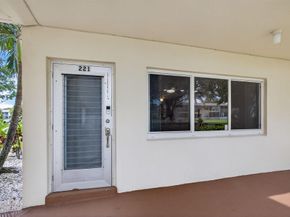 221 Coventry J, West Palm Beach FL 33417