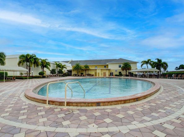 221 Coventry J, West Palm Beach FL 33417