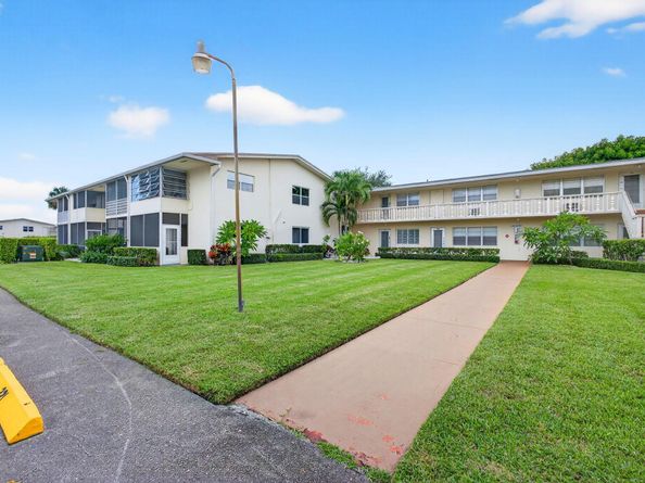 221 Coventry J, West Palm Beach FL 33417