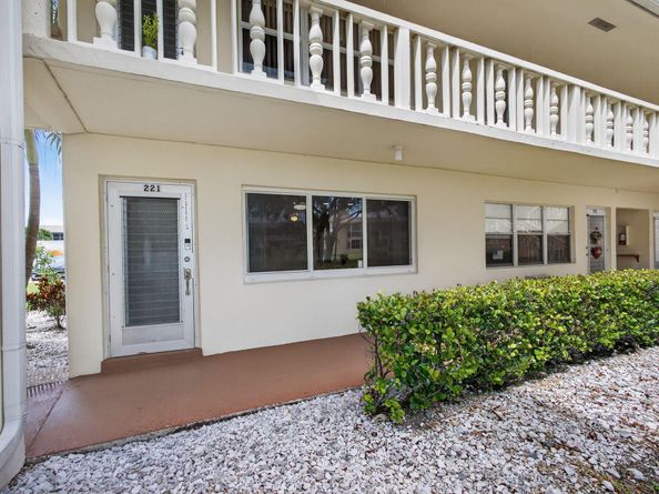 221 Coventry J, West Palm Beach FL 33417