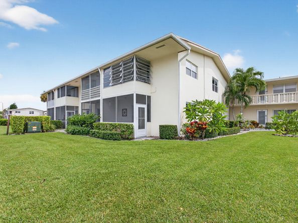 221 Coventry J, West Palm Beach FL 33417