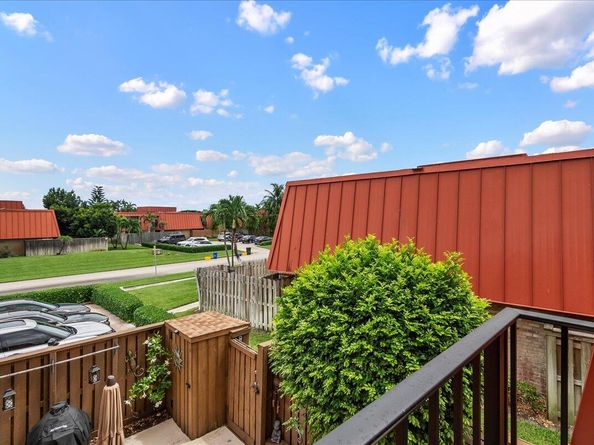 3250 Meridian Way S B, Palm Beach Gardens FL 33410
