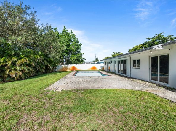 5341 SW 1st St, Plantation FL 33317