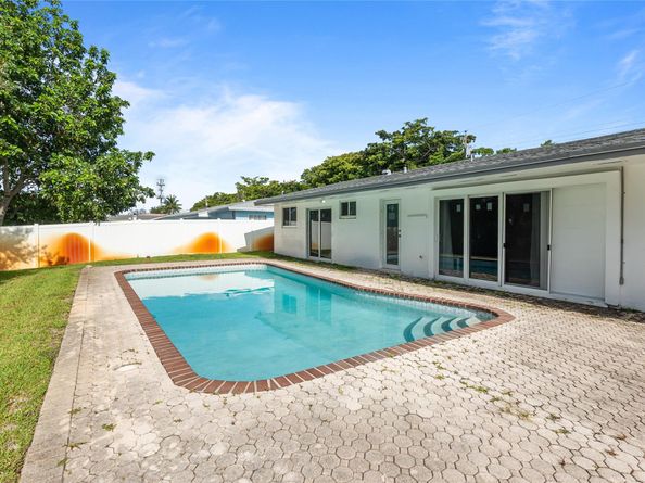 5341 SW 1st St, Plantation FL 33317